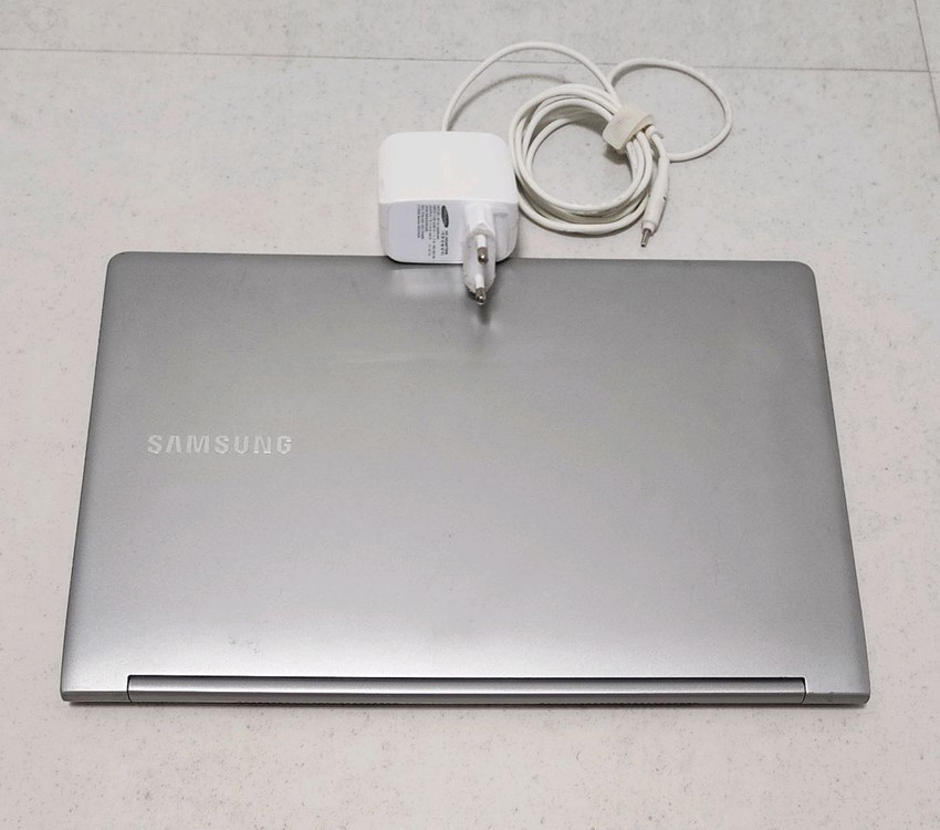 삼성 15인치 노트북 i7-7500U, RAM 8GB, SSD 512GB--4