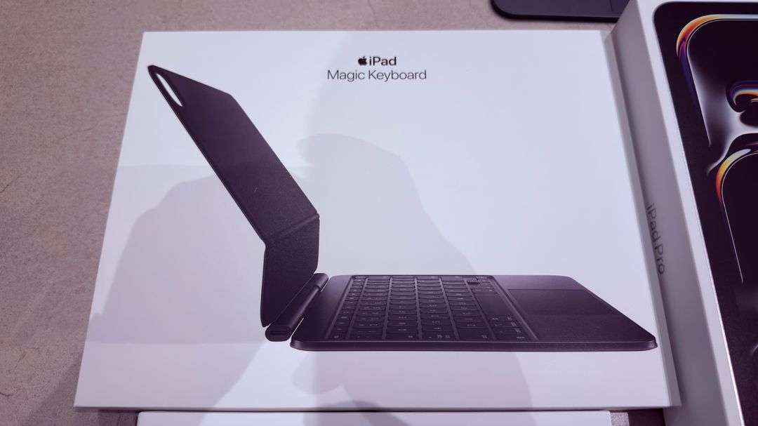 아이패드 프로 11 M5 256 wi-fi 실버 + 풀셋 팝니다.--2