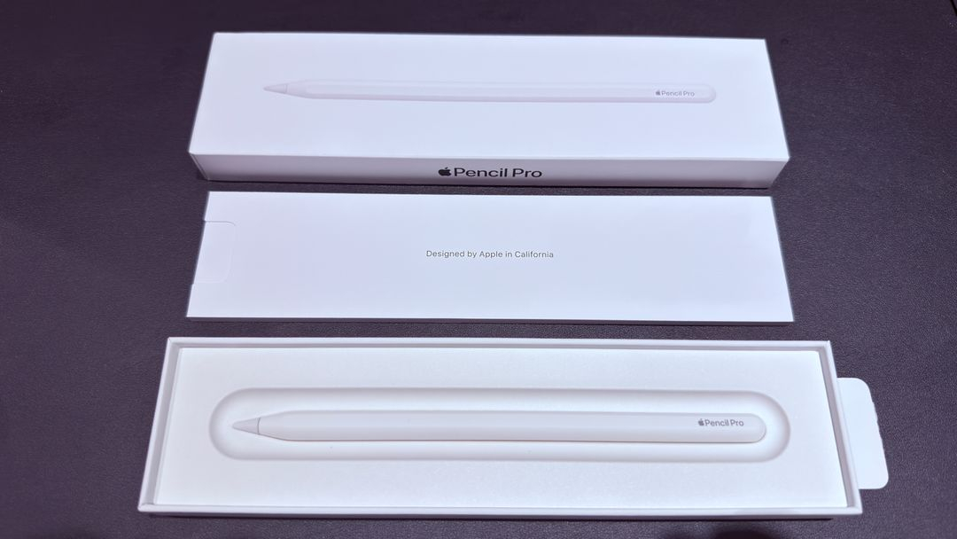 아이패드 프로 11 M5 256 wi-fi 실버 + 풀셋 팝니다.--3