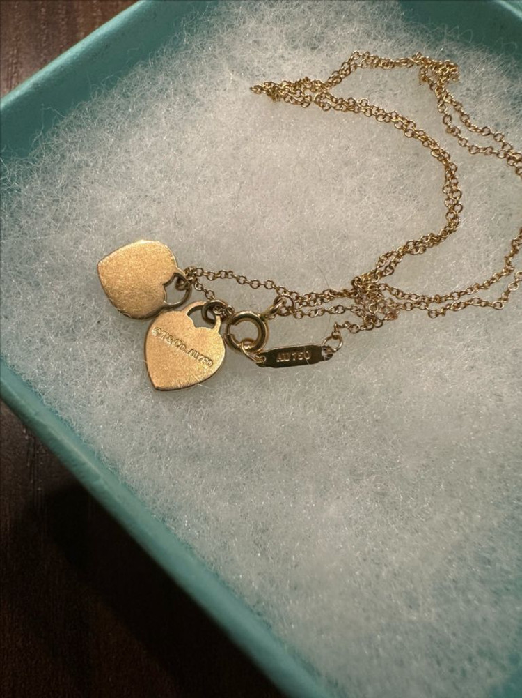 티파니앤코 리턴투 티파니 더블 하트 태그 옐로우 골드 18K 목걸이 팝니다--6