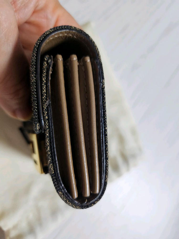 정품펜디아코디언카드지갑--1