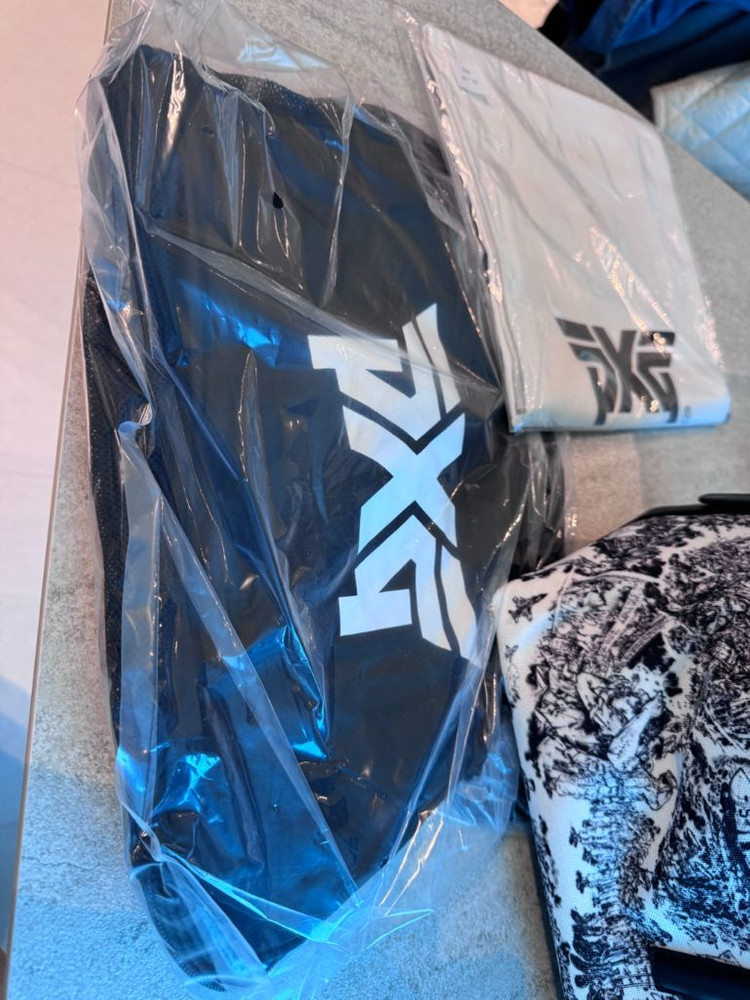 PXG x 김정기작가 콜라보 보스턴백 블랙 새상품 이미지