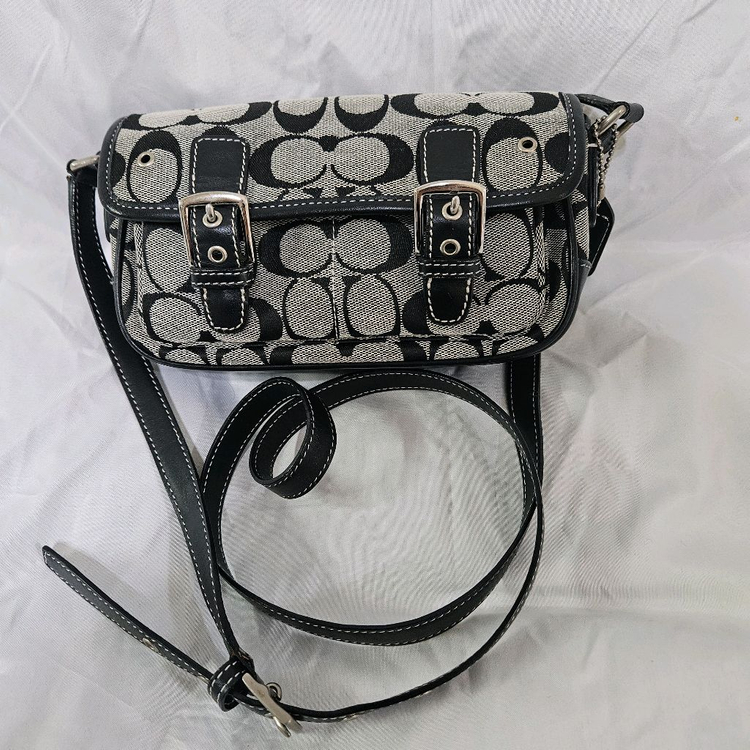 코치 시그니처 블랙 캔버스 미니 숄더백--2