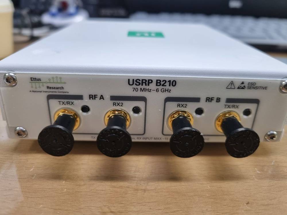 Ettus Research USRP B210 (70 MHz - 6 GHz) 판매합니다.--1