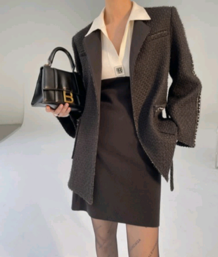 메리모드 레터링 팬던트 니트 배색 원피스--3