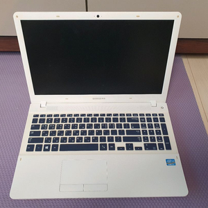 삼성 노트북 NT450R5E-K83S 화이트