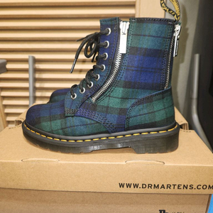 닥터마틴 블랙워치 체크 8홀 부츠 (사이드지퍼) 거의새상품