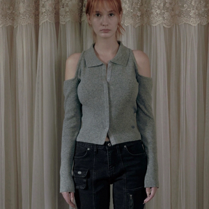 보헤미안서울 숄더 홀 니트 스톤그레이 이미지