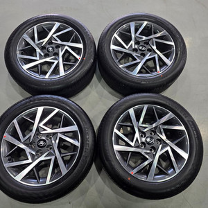 임판 휠 타이어 그랜저 GN7 18인치 휠 타이어 판매합니다.