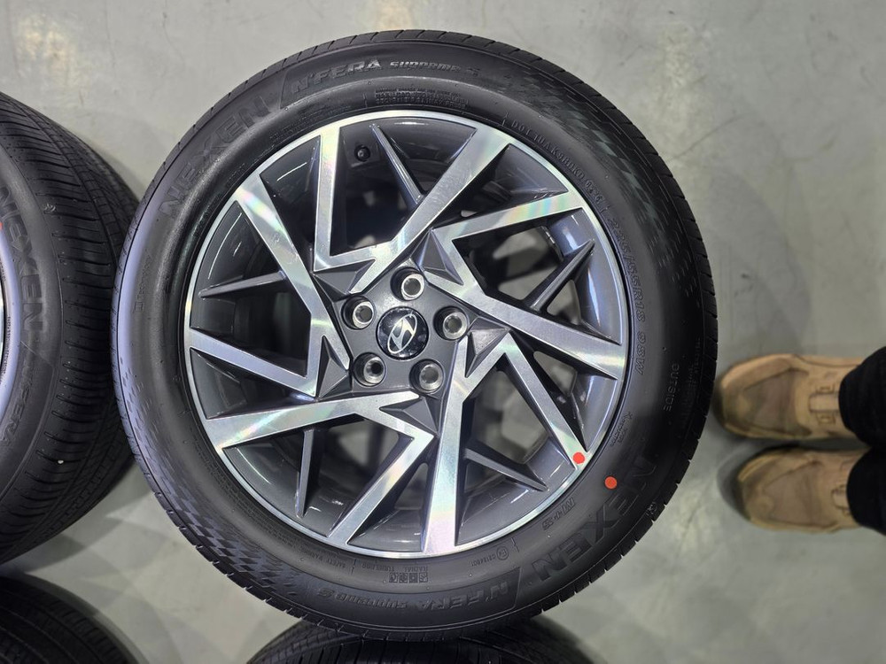 임판 휠 타이어 그랜저 GN7 18인치 휠 타이어 판매합니다.--1