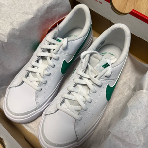 나이키 키즈 운동화 나이키운동화 새상품 새제품판매합니다.