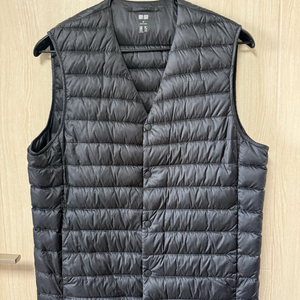 유니클로 패딩조끼 PUFFTECH컴팩트베스트 M