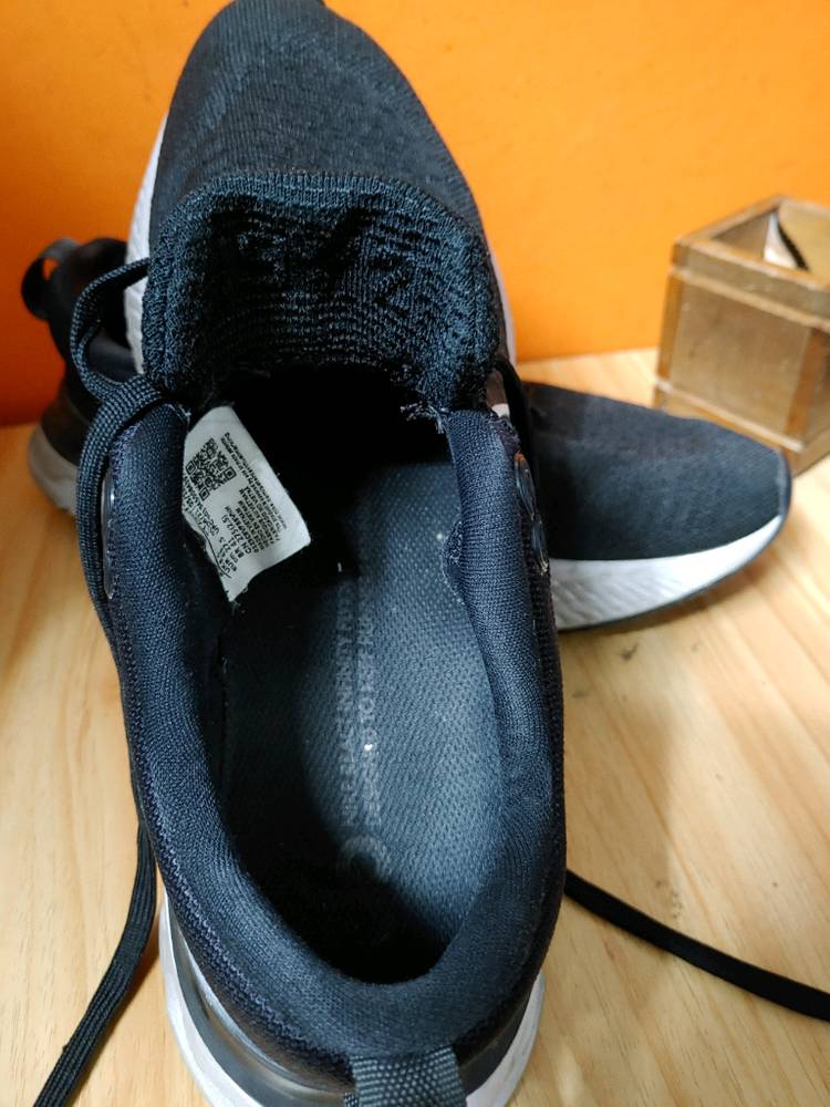 나이키 리액트 인피니티 런 플라이니트2(US9.5표기275추천사이즈270--5