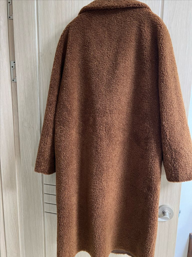 The Izzat 브라운 테디베어 롱코트 이미지