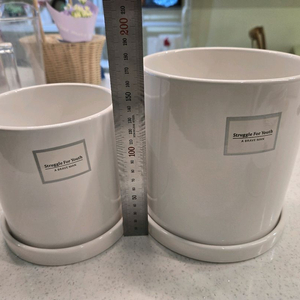 꽃집 용품 정리 - 세라믹 화분 이미지