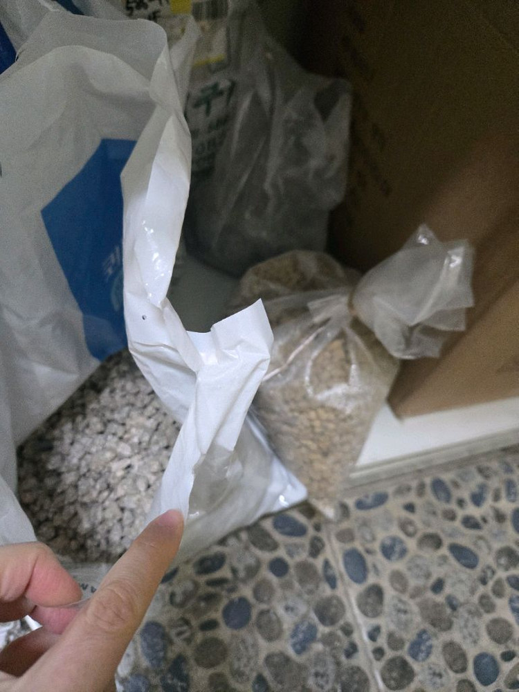 꽃집 용품 정리 - 세라믹 화분 이미지