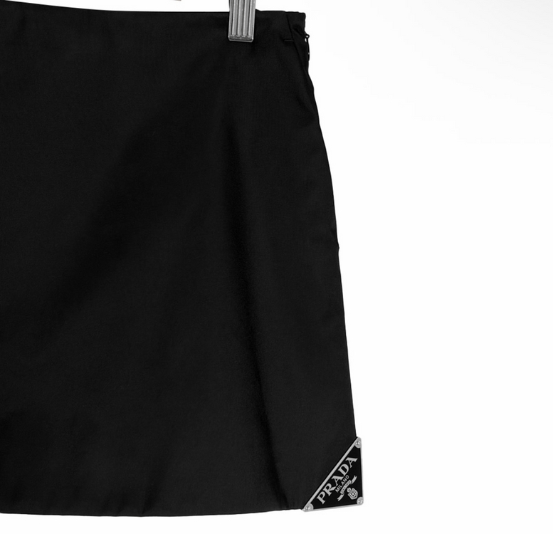 [40] 프라다 여성 빅 삼각로고 리나일론 미니 스커트 치마 블랙--3