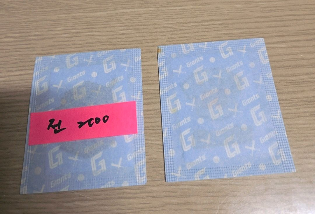 롯데 전준우 2000 히트 +박찬형 유니폼 띠부--0