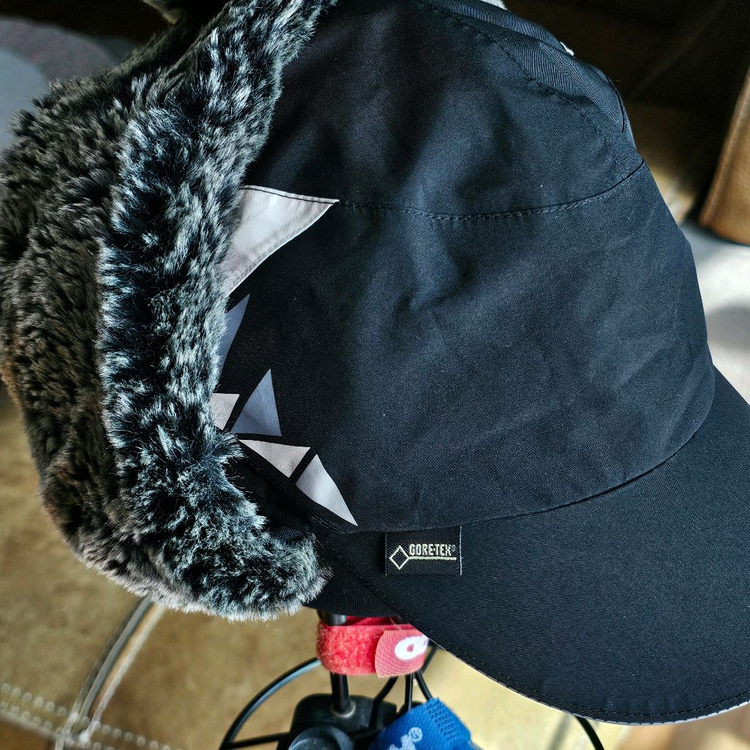 57) 여성 아이더 고어텍스 귀달이 등산모자--1