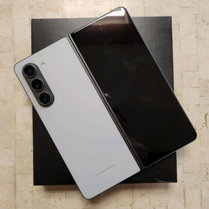 갤럭시 Z 폴드5 (1TB) 판매합니다~ (박스있음)