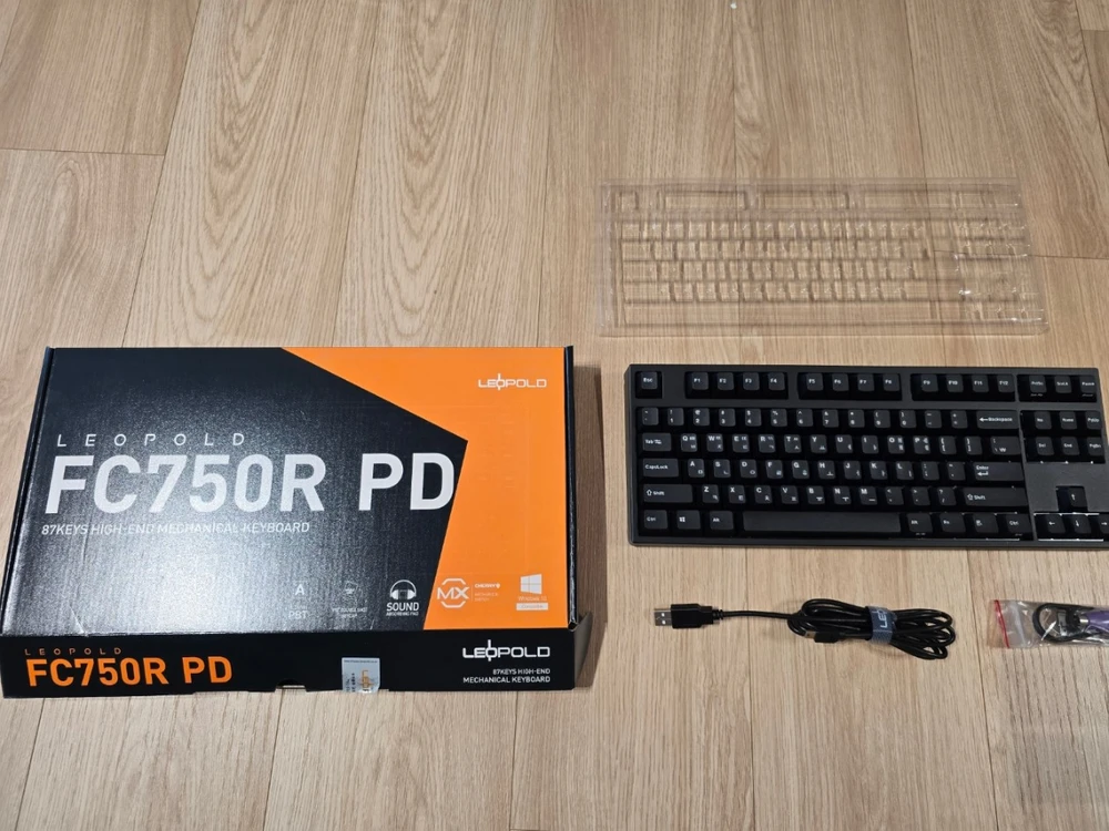 레오폴드 FC750R 블랙 갈축 키보드 판매합니다.(5만원) 이미지