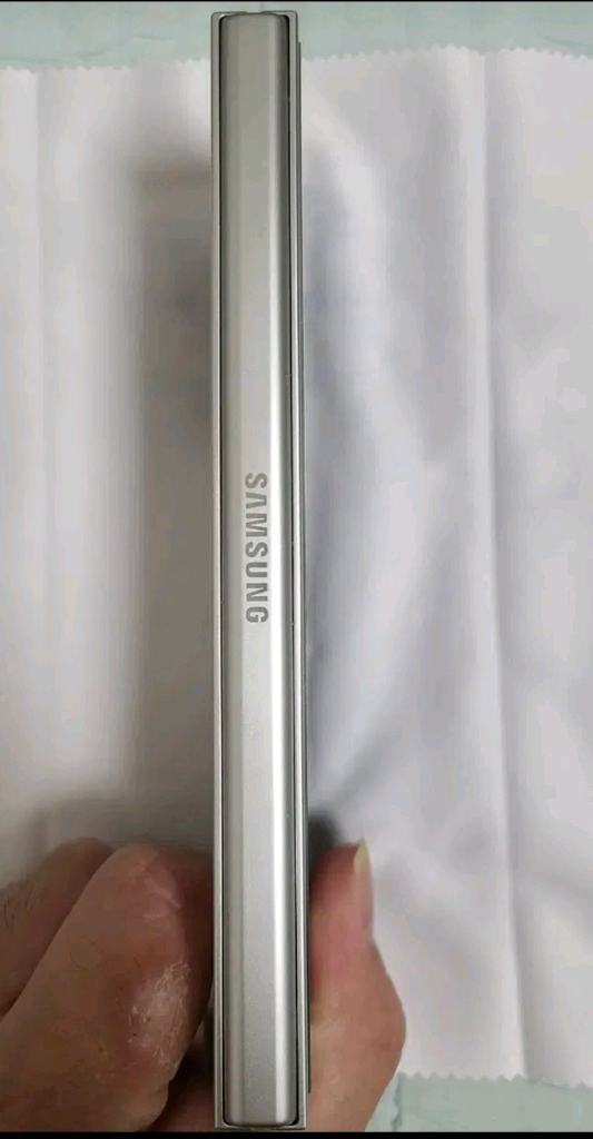 갤럭시z폴드6 회이트에디션 256GB 자급제 교신및교환 판매원합니다.--10