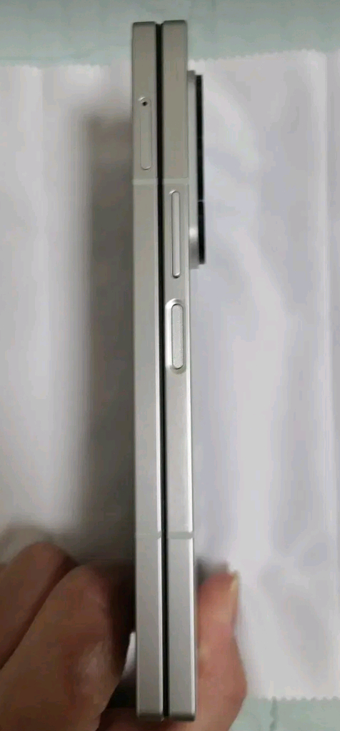 갤럭시z폴드6 회이트에디션 256GB 자급제 교신및교환 판매원합니다.--2