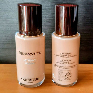 겔랑 테라코타 르 뗑 글로우 파운데이션 1N 색상입니다- 롱웨어 포뮬러