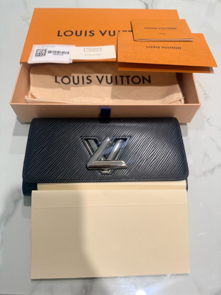 루이비통 트위스트 장지갑 에피 블랙 M68309 판매합니다.--0