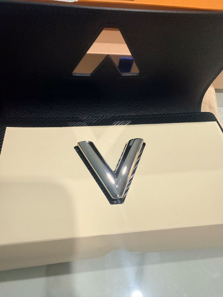 루이비통 트위스트 장지갑 에피 블랙 M68309 판매합니다.--5