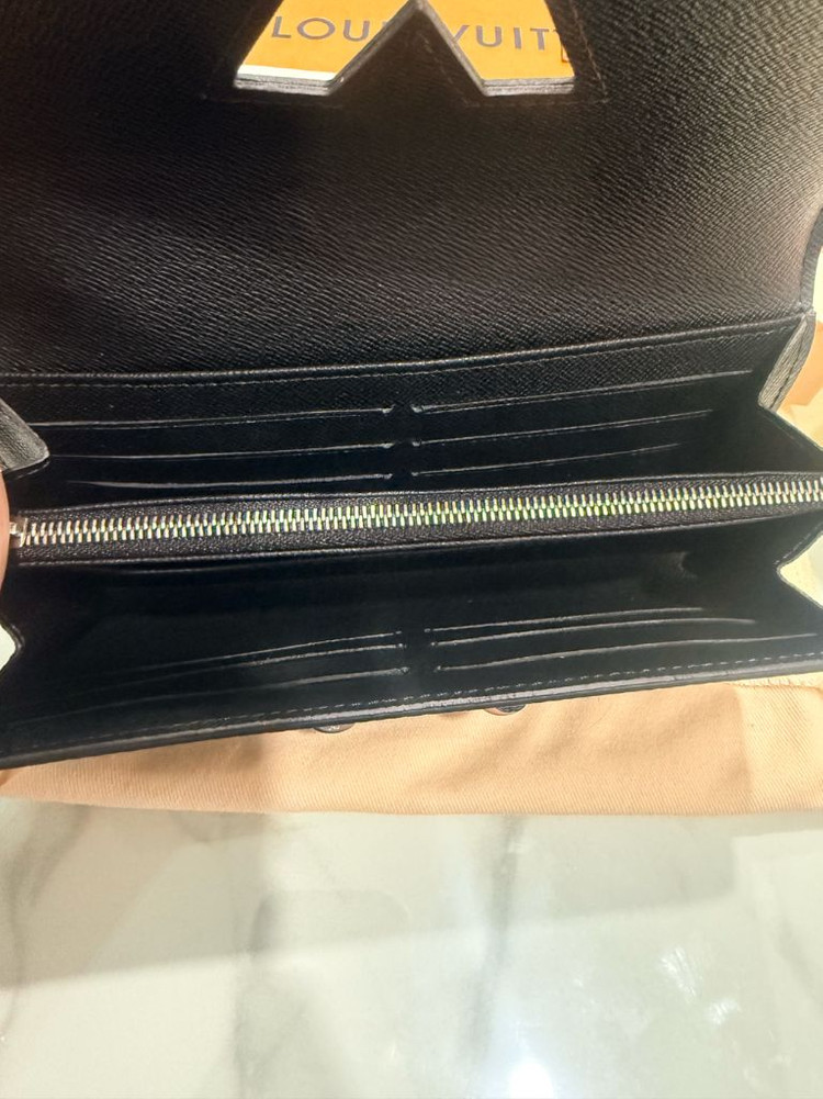 루이비통 트위스트 장지갑 에피 블랙 M68309 판매합니다.--6