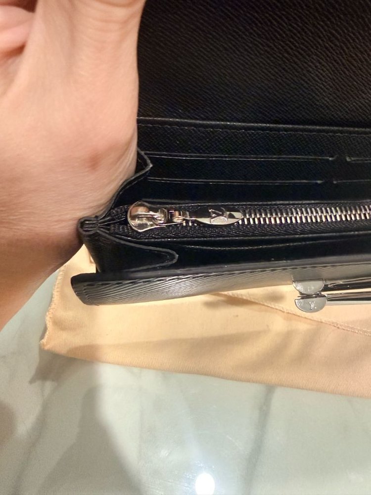 루이비통 트위스트 장지갑 에피 블랙 M68309 판매합니다.--8