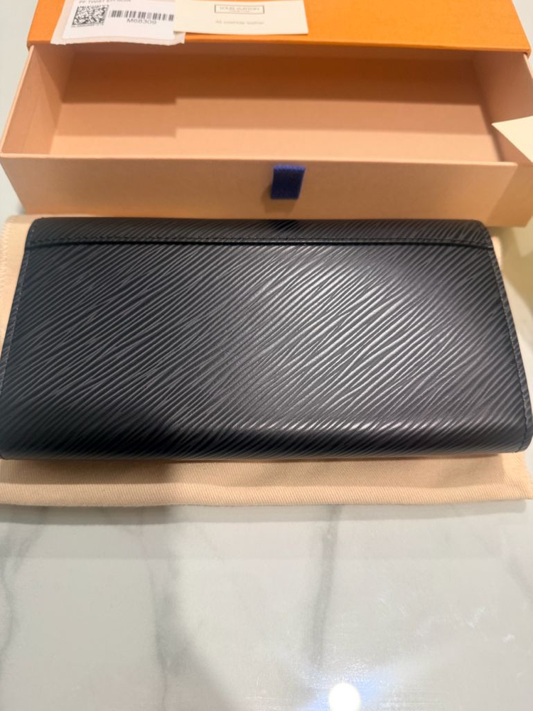 루이비통 트위스트 장지갑 에피 블랙 M68309 판매합니다.--9