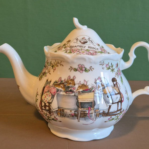 로얄덜튼 브램블리 햇지 티팟.