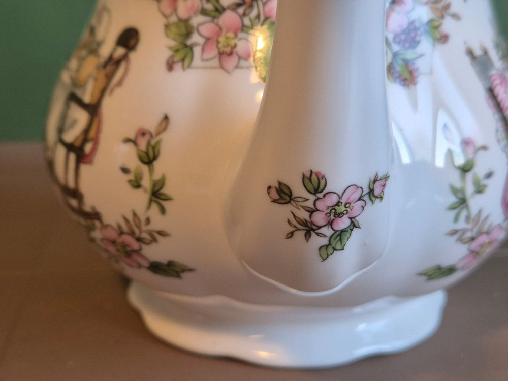 로얄덜튼 브램블리 햇지 티팟.--4