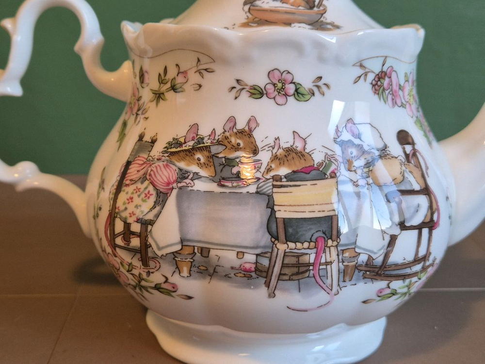 로얄덜튼 브램블리 햇지 티팟.--5