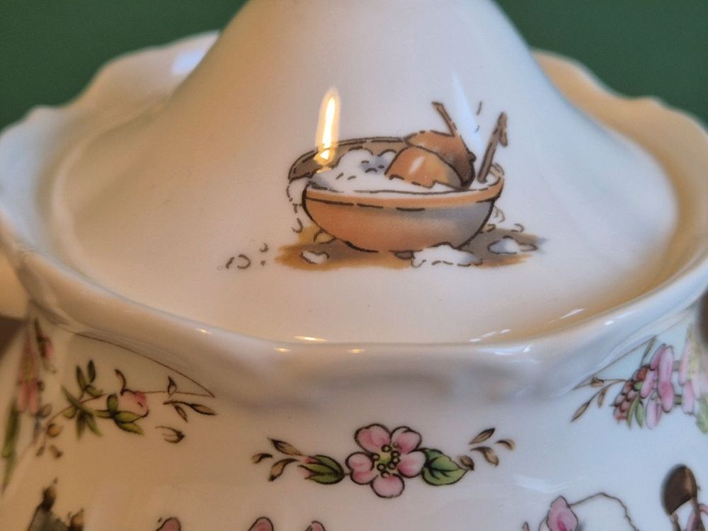 로얄덜튼 브램블리 햇지 티팟.--6