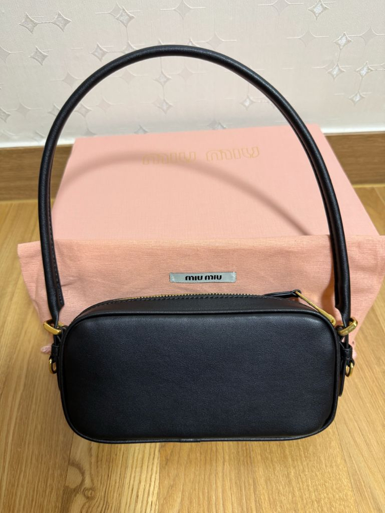 미우미우 가죽파우치--4