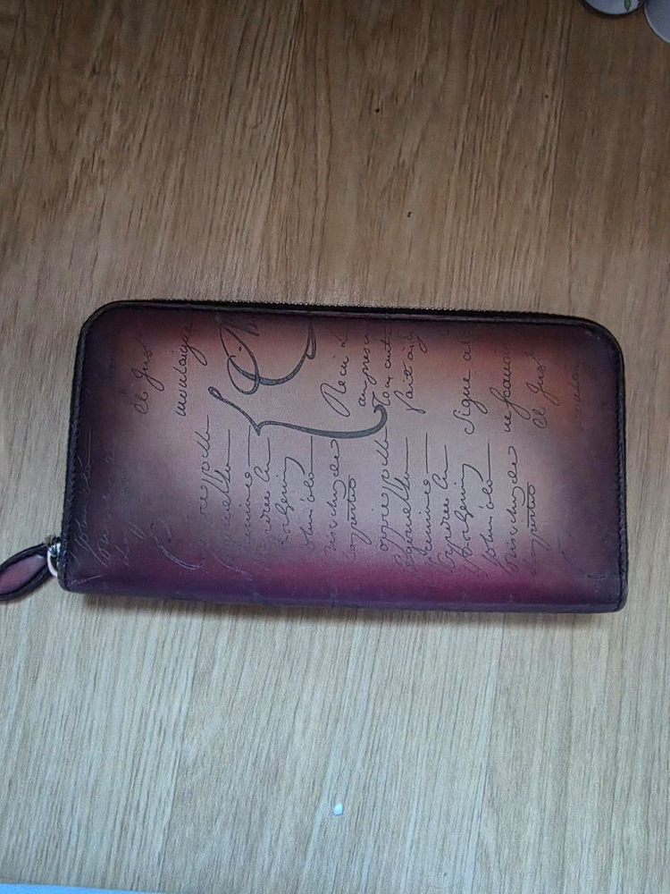 벨루티 장지갑 판매합니다.--1