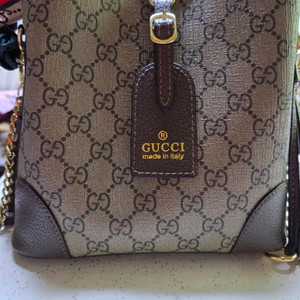 구찌 GG 로고 미니 버킷백 브라운(중고) 이미지