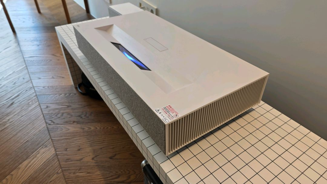 LG 시네빔 HU915QE 4K 초단초점 빔프로젝터팝니다--1