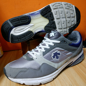 데상트 런닝 워킹화(US10사이즈280)