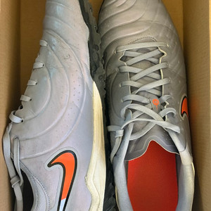 나이키 티엠포 레전드 10 아카데미 인조잔디용 / 295 사이즈