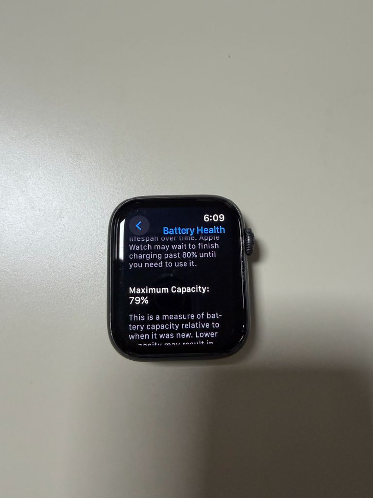 애플워치 SE 1세대 셀룰러 44mm (배터리 79%, 디지털 크라운 고장)--1