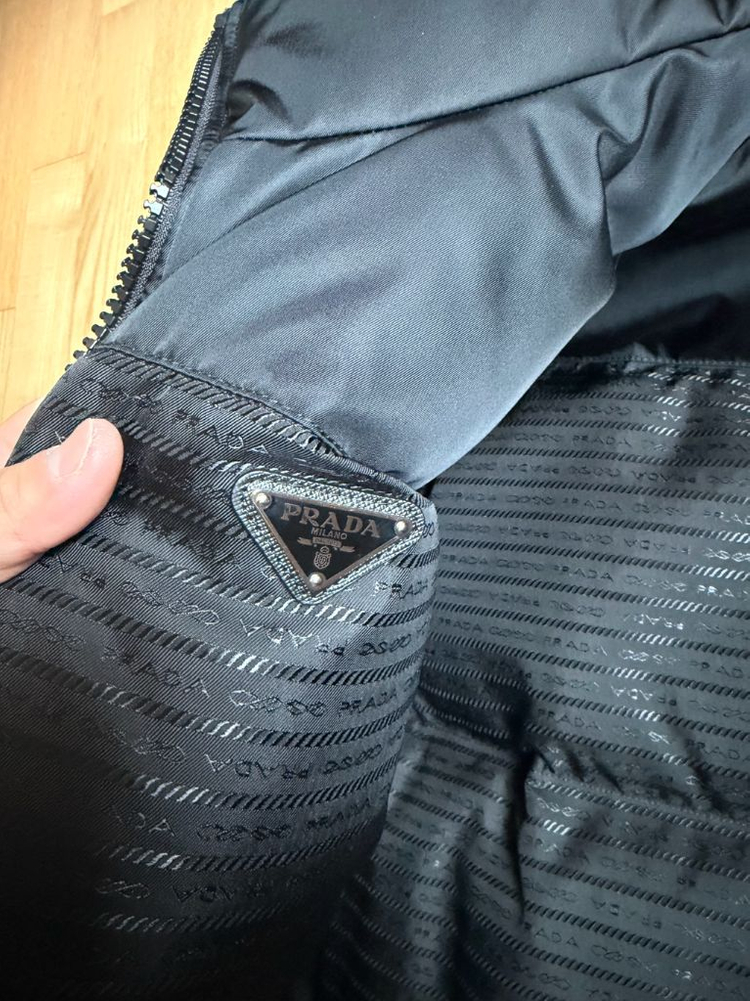 프라다 리나일론 sgc045 리버시블 패딩 / s (100~105)--6