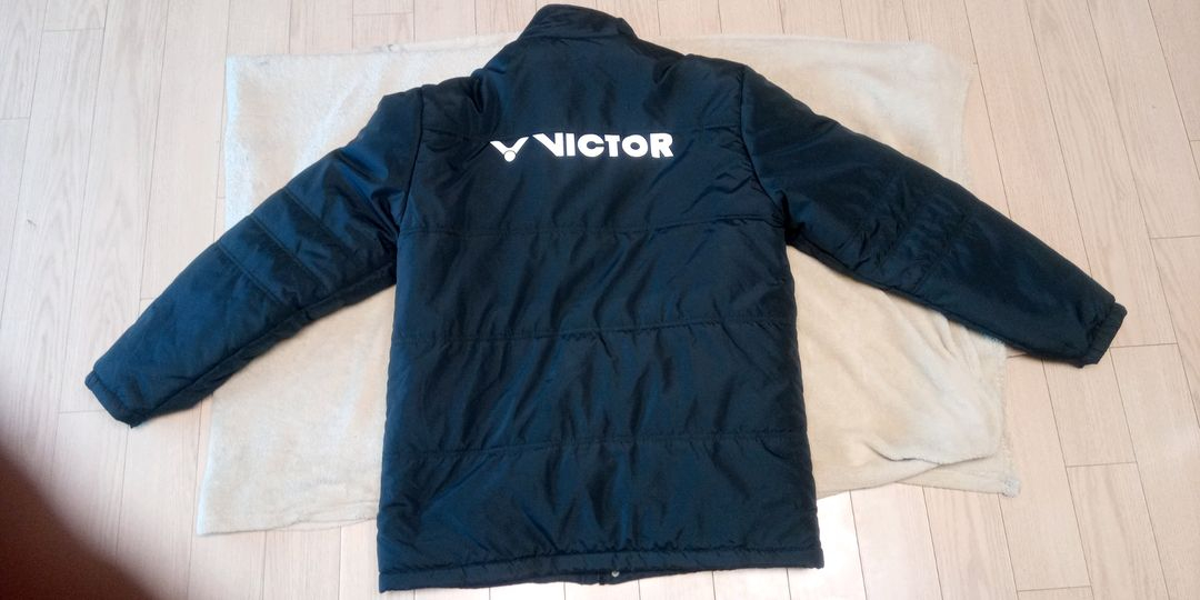 빅터 victor 배드민턴 하프 패딩 팝니다--7