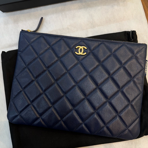 샤넬 퀼팅 클러치백 네이비