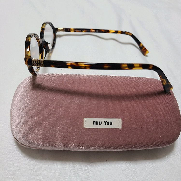 미우미우 리가드 선글라스 블루 렌즈 허니 톨토이즈쉘 아세테이트 얼터너티브 핏 이미지