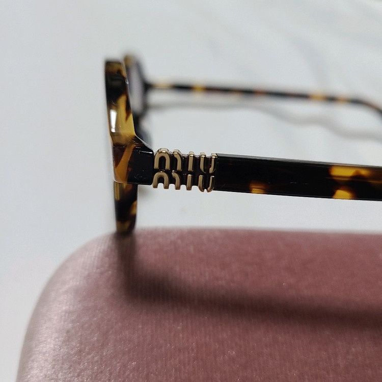 미우미우 리가드 선글라스 블루 렌즈 허니 톨토이즈쉘 아세테이트 얼터너티브 핏 이미지