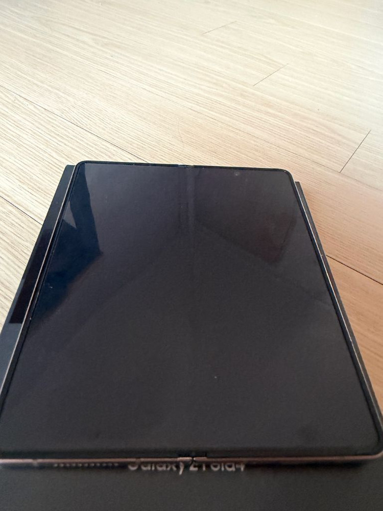 폴더블 스마트폰 256GB 이미지
